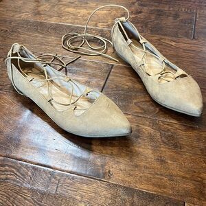 Chinese Laundry Endless Summer Ghillie Flats, 7!